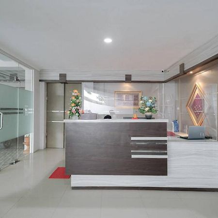 Urbanview Hotel Bari Syariah Palembang By Reddoorz Exteriör bild