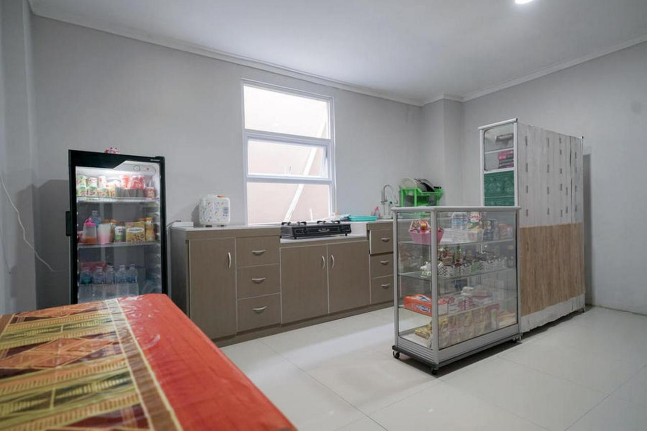 Urbanview Hotel Bari Syariah Palembang By Reddoorz Exteriör bild