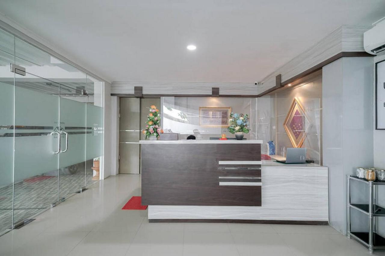 Urbanview Hotel Bari Syariah Palembang By Reddoorz Exteriör bild