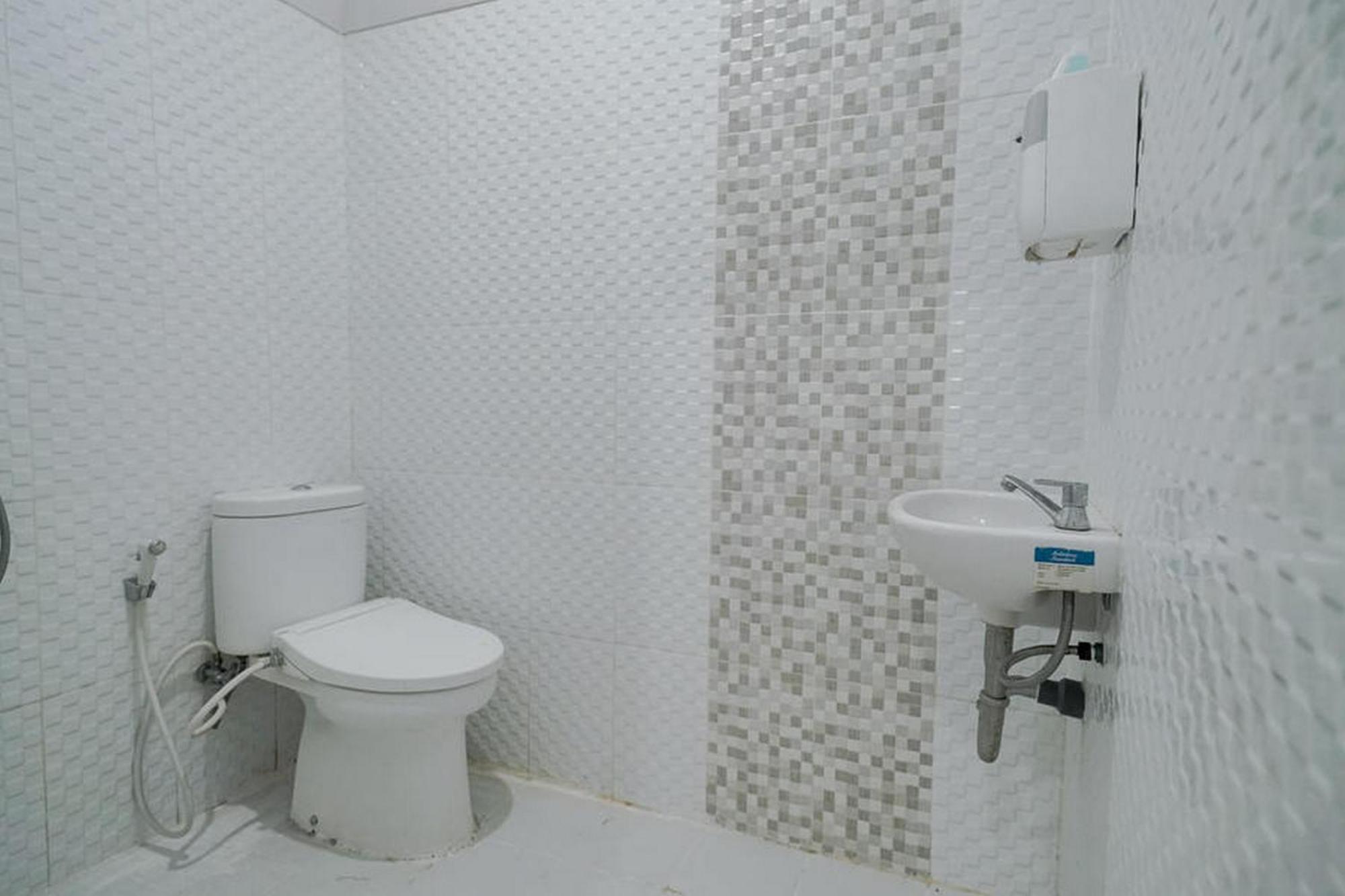 Urbanview Hotel Bari Syariah Palembang By Reddoorz Exteriör bild